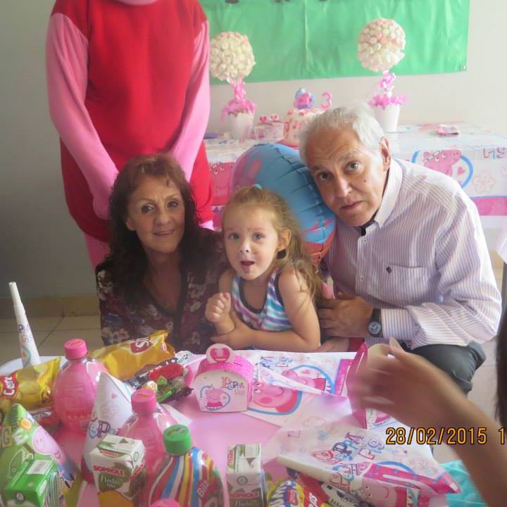El matrimonio Sorlino junto a su preciosa nietita en Chile